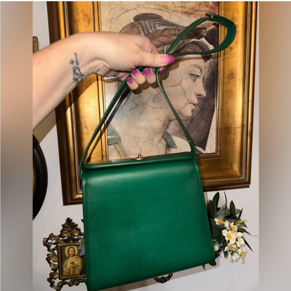 Coach Turn lock Shoulder bag!
